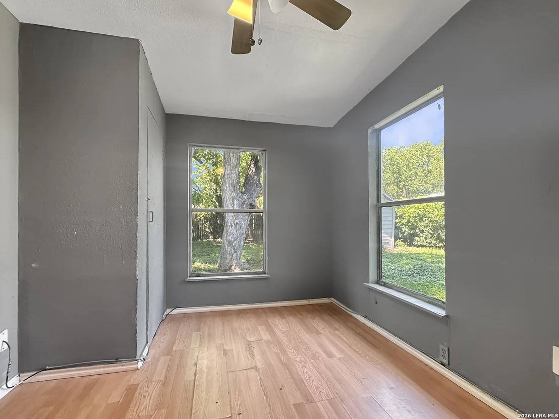 Photo of 423 Barrett Place