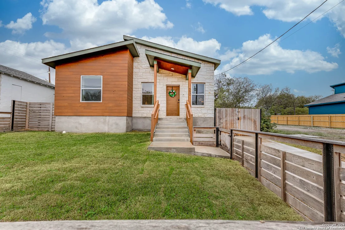 Photo of 550 BELMONT