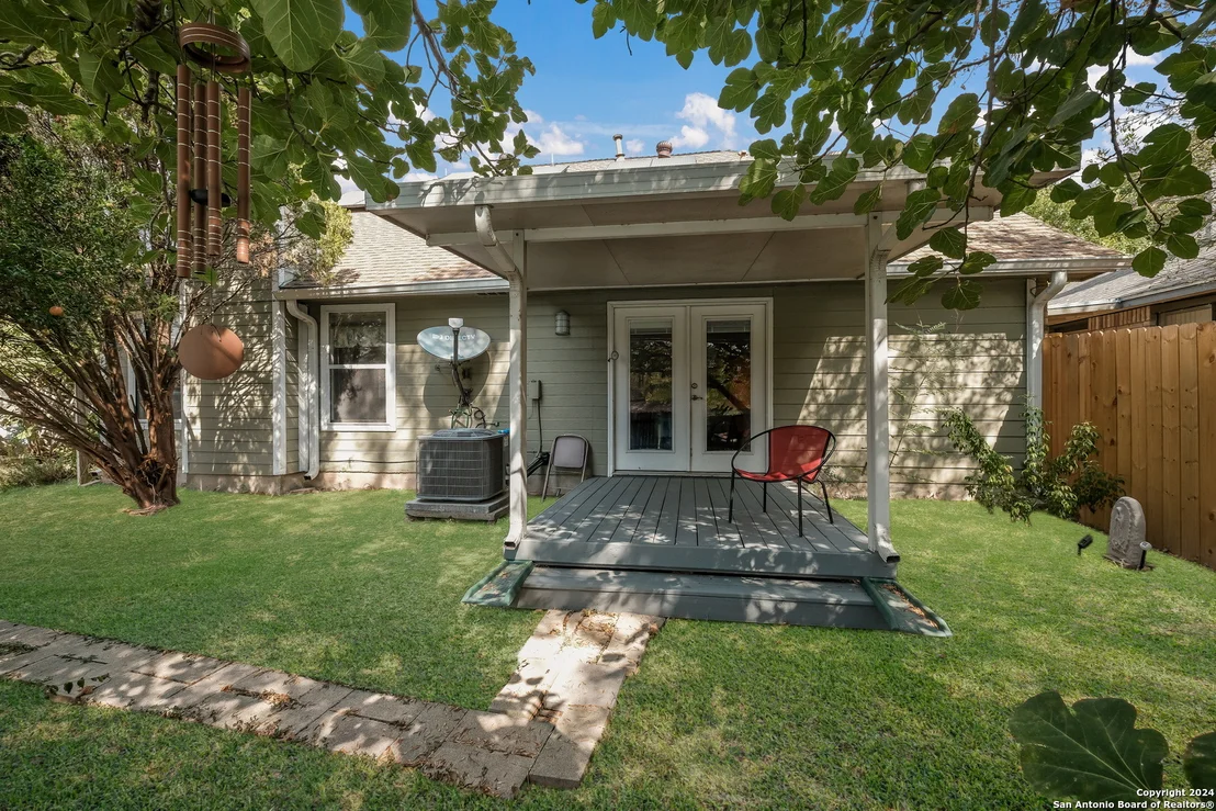 Photo of 10906 LAKE PATH DR