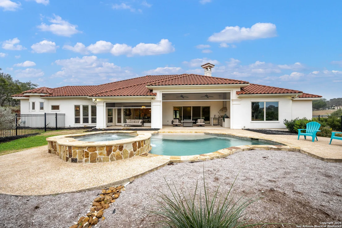 Photo of 832 oak bluff