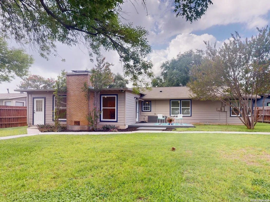 Photo of 126 BREES BLVD