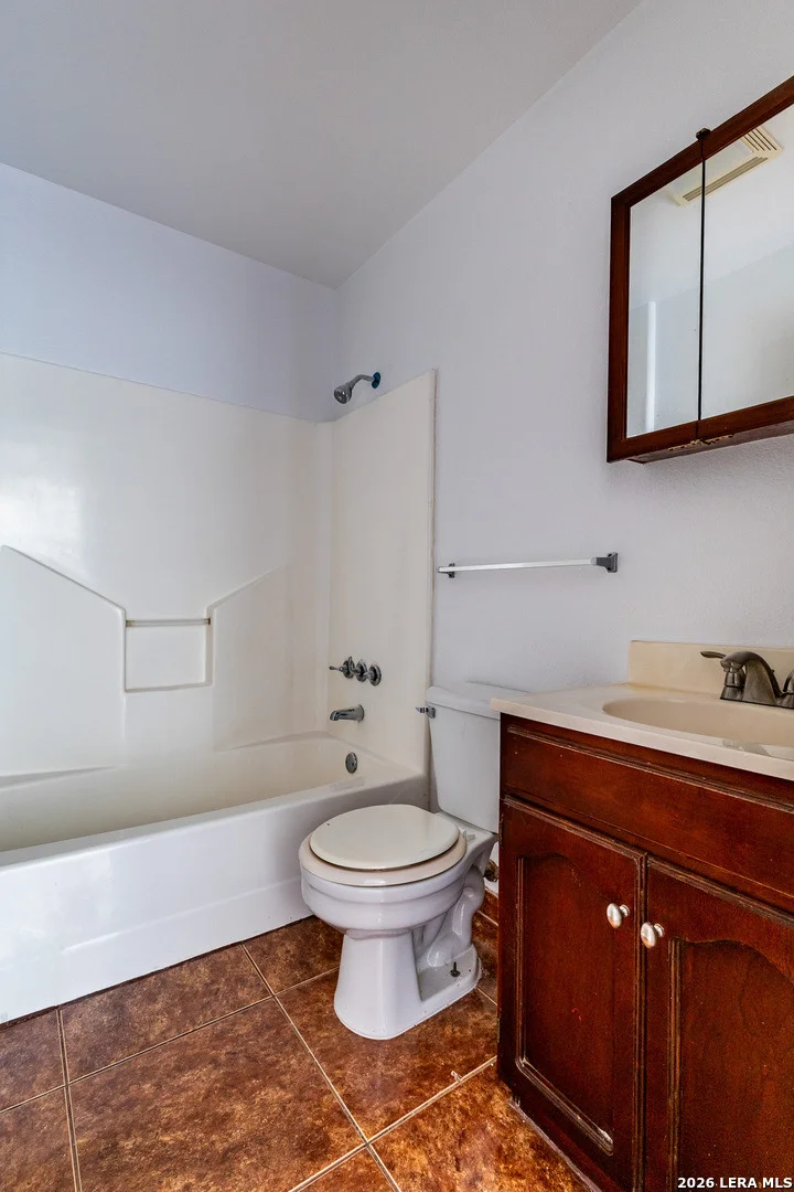 Photo of 121 Falcon Blvd
