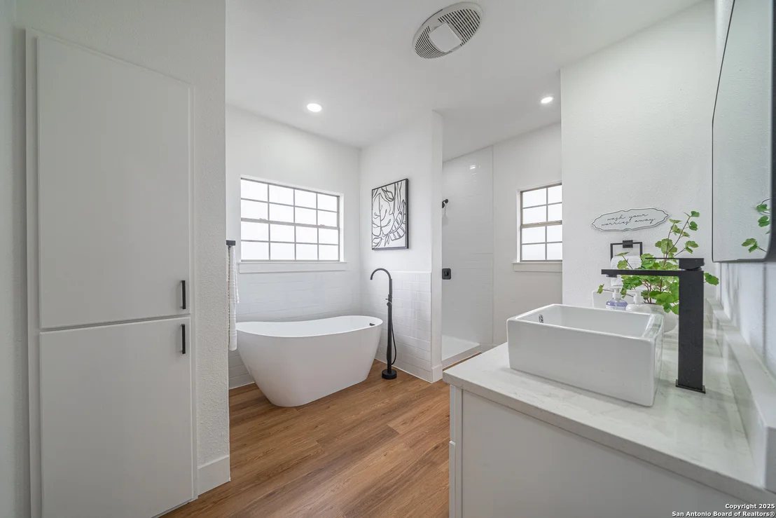 Photo of 122 PALM CIR