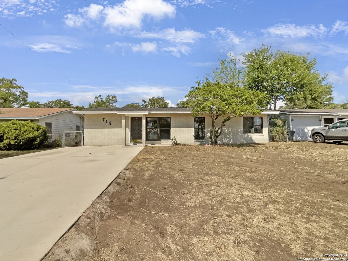 Photo of 743 UTOPIA LN