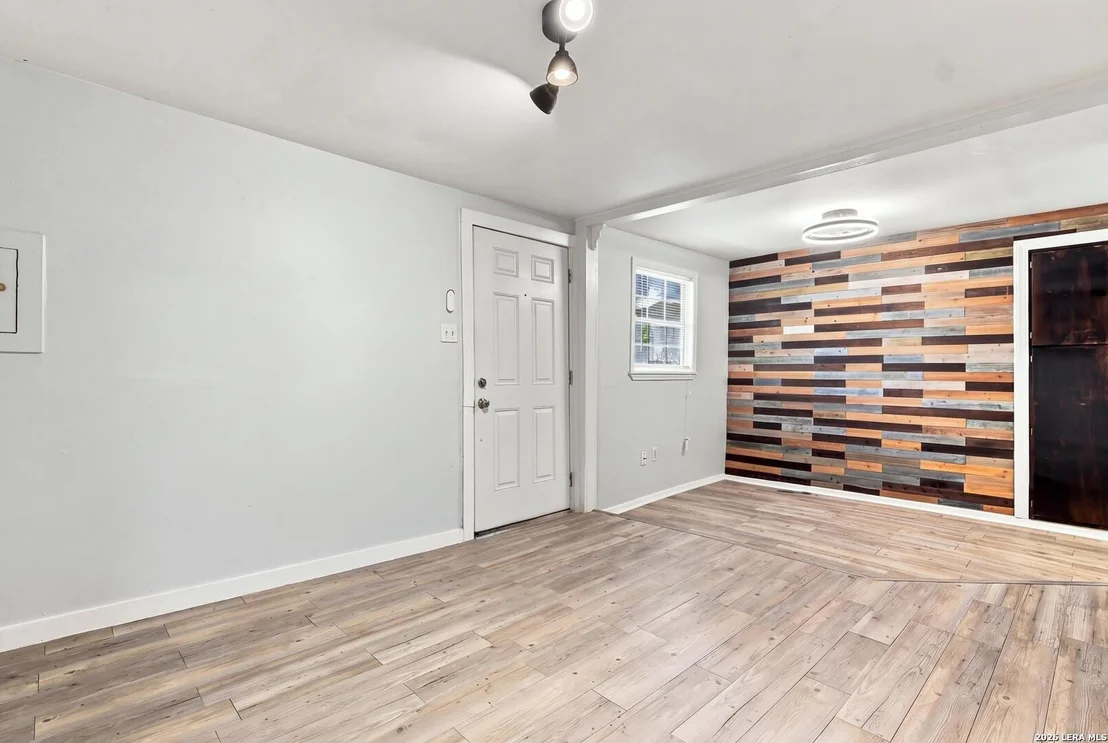 Photo of 336 NORTH DR