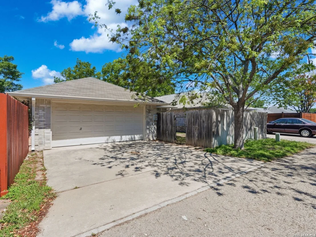 Photo of 526 Riverside Dr
