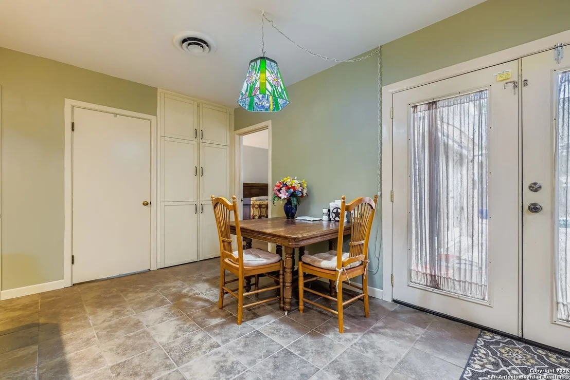 Photo of 615 CAVE LN