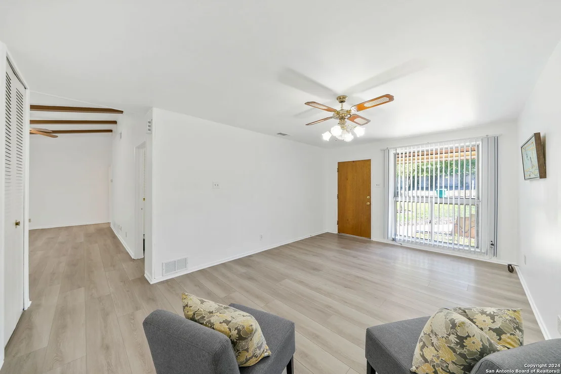 Photo of 835 BOULDER DR