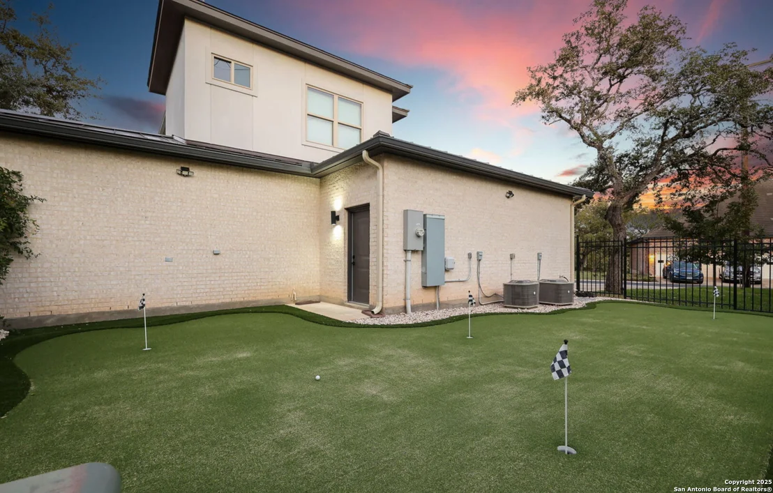 Photo of 28 BURNHAM GLN