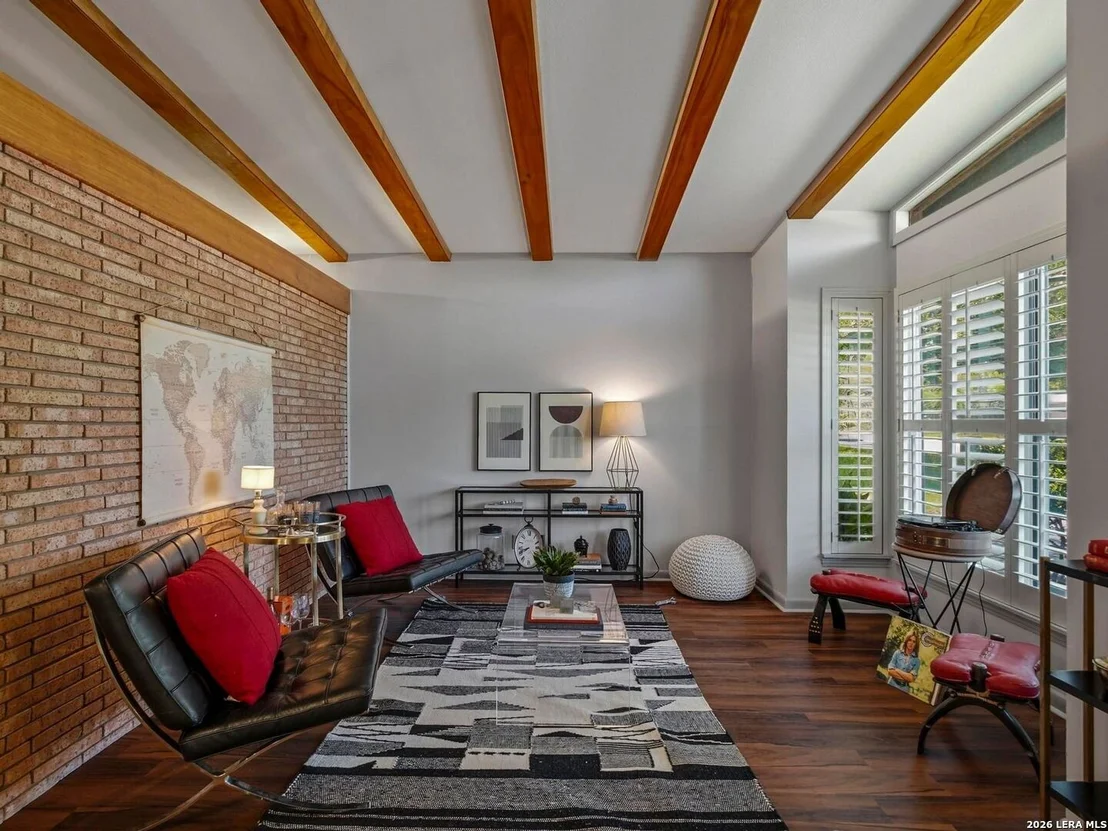 Photo of 1834 Edgehill Drive