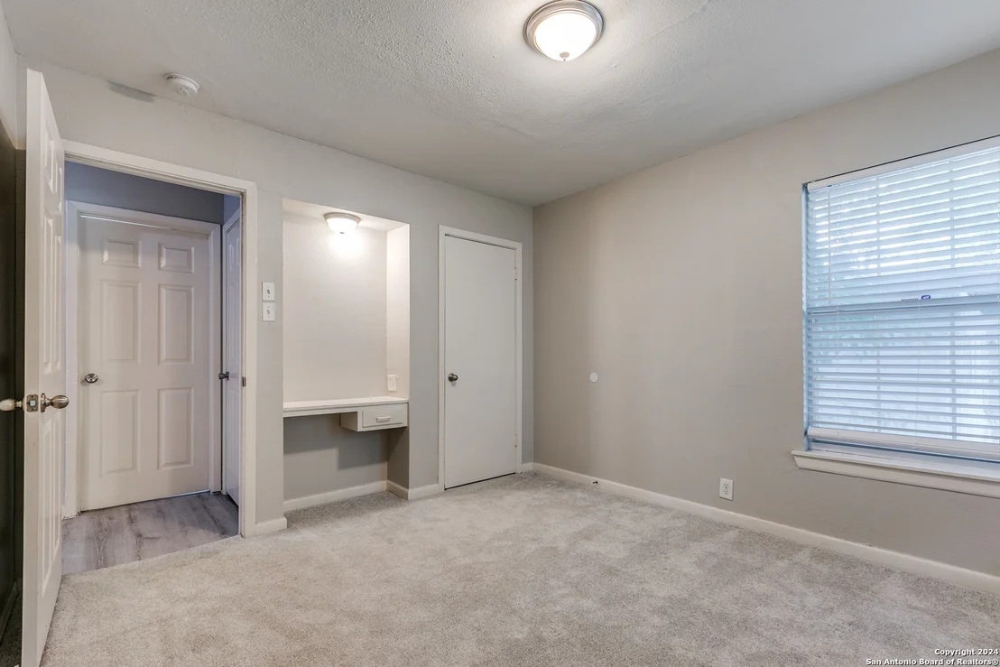 Photo of 643 OLNEY DR