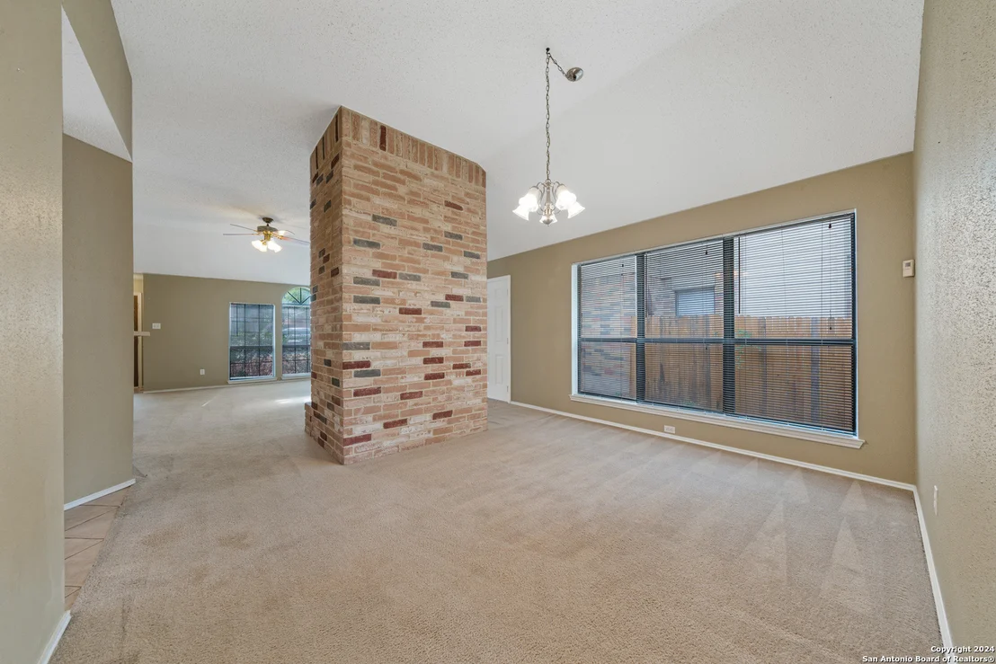 Photo of 940 Hedgestone