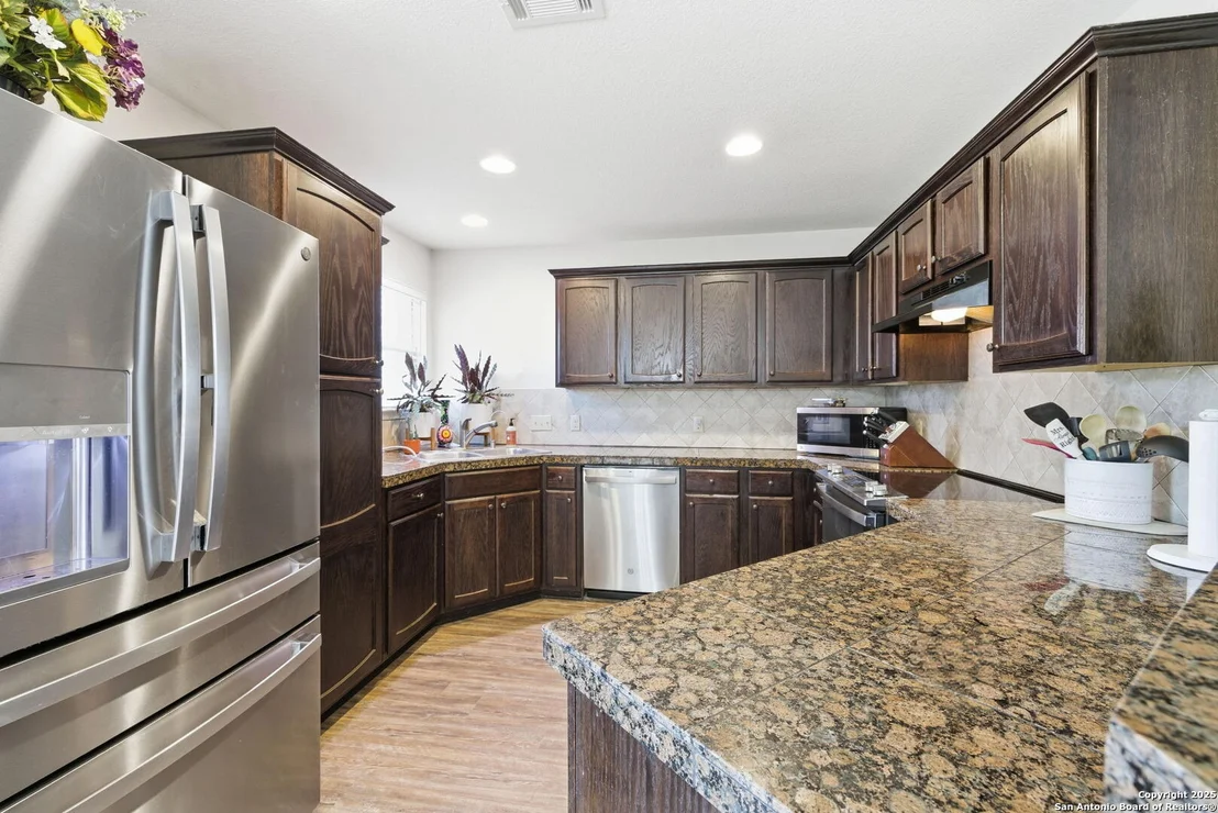 Photo of 2183 Hiline