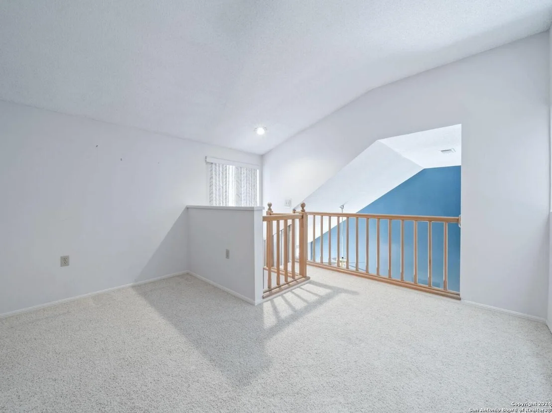 Photo of 2422 Pendant Oak