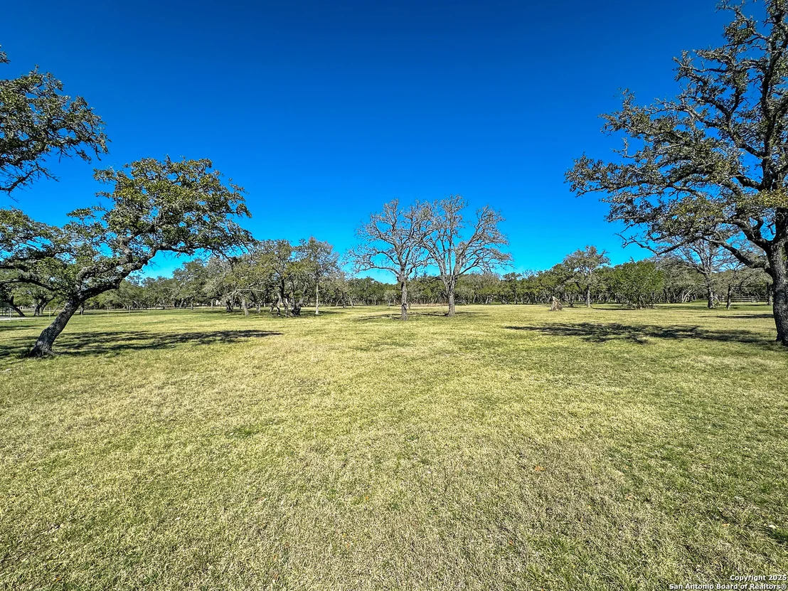 Photo of 582 Whispering Oaks