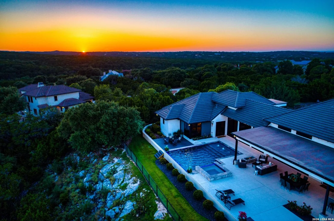 Photo of 121 Greystone Pt