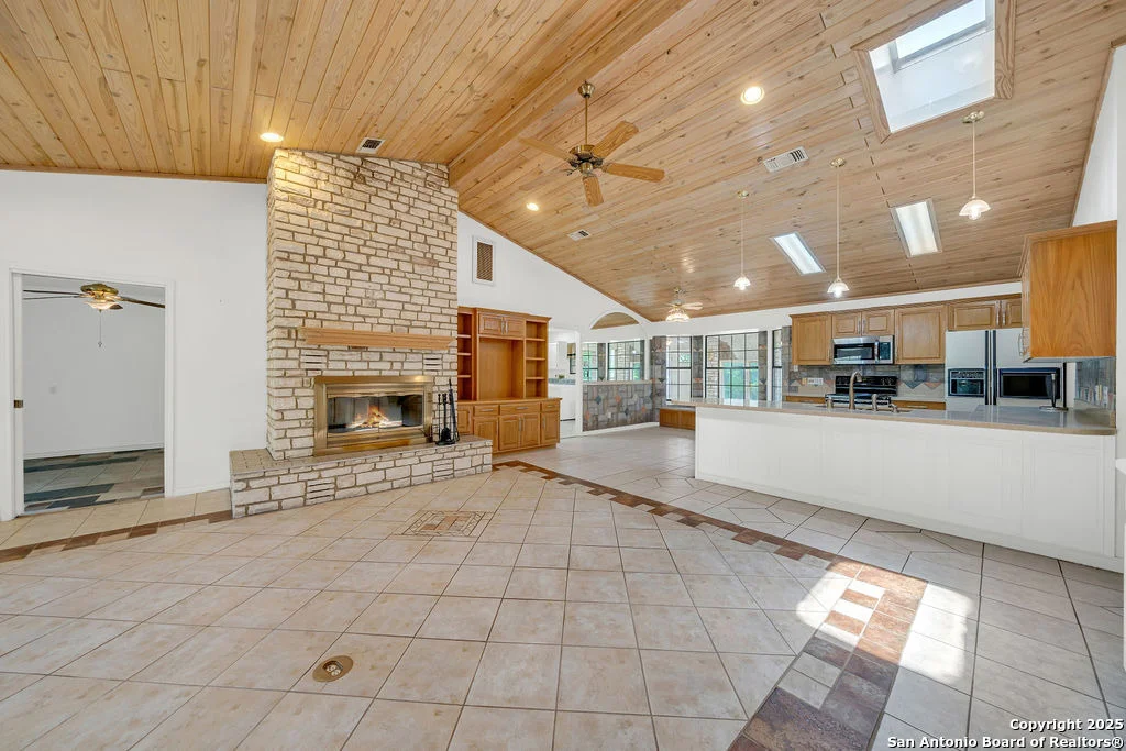 Photo of 301 Red Oak