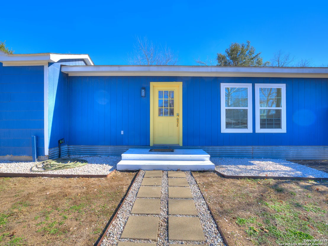 Photo of 337 W Hackberry St