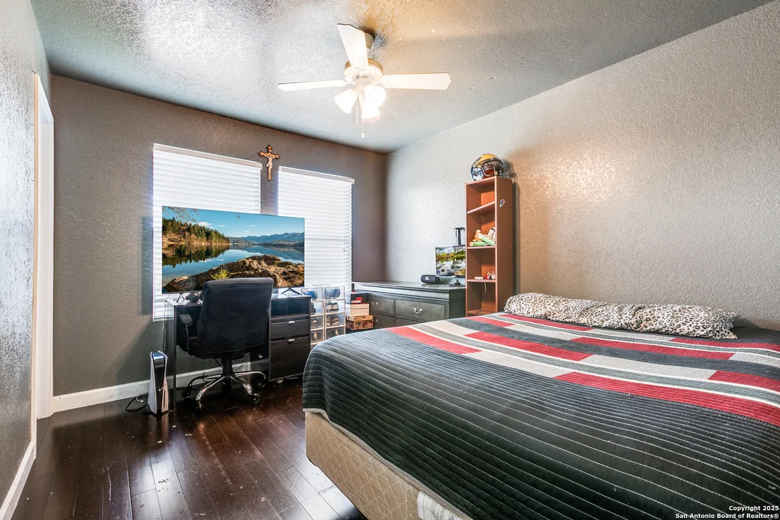 Photo of 902 Absolon Farm