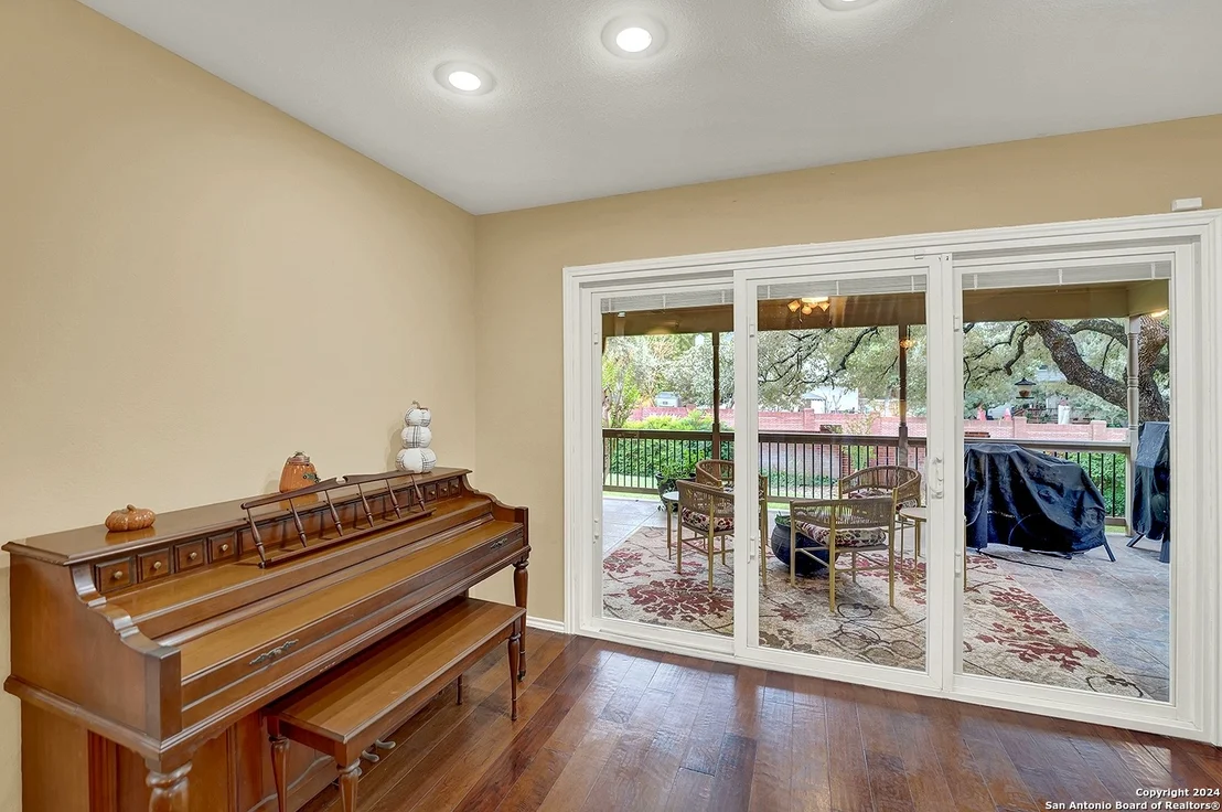 Photo of 1512 MOUNT LAUREL