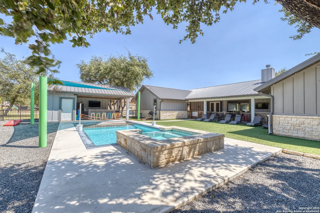 Photo of 989 Mountain Valley Drive