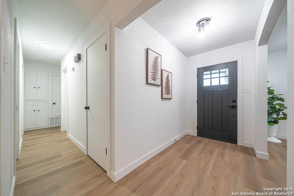 Photo of 7817 Hollow Oak