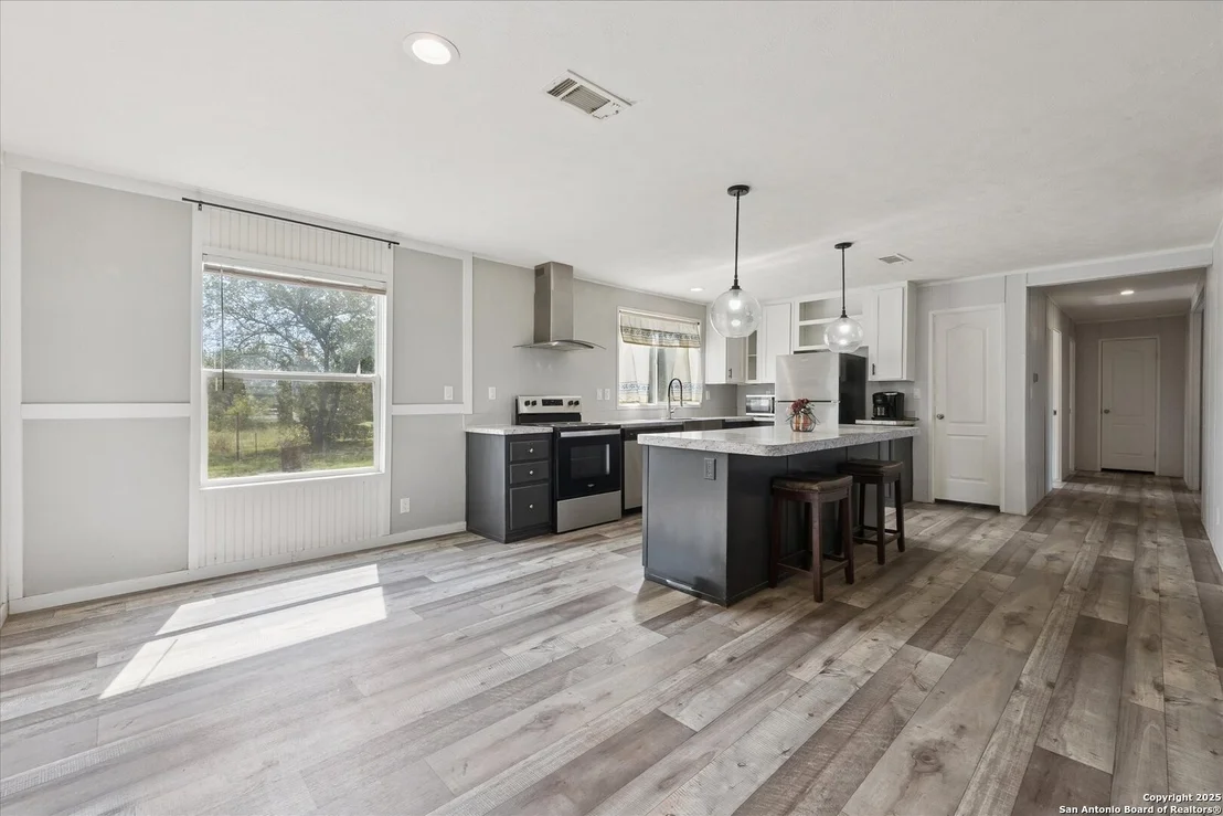 Photo of 385 Forest Oaks