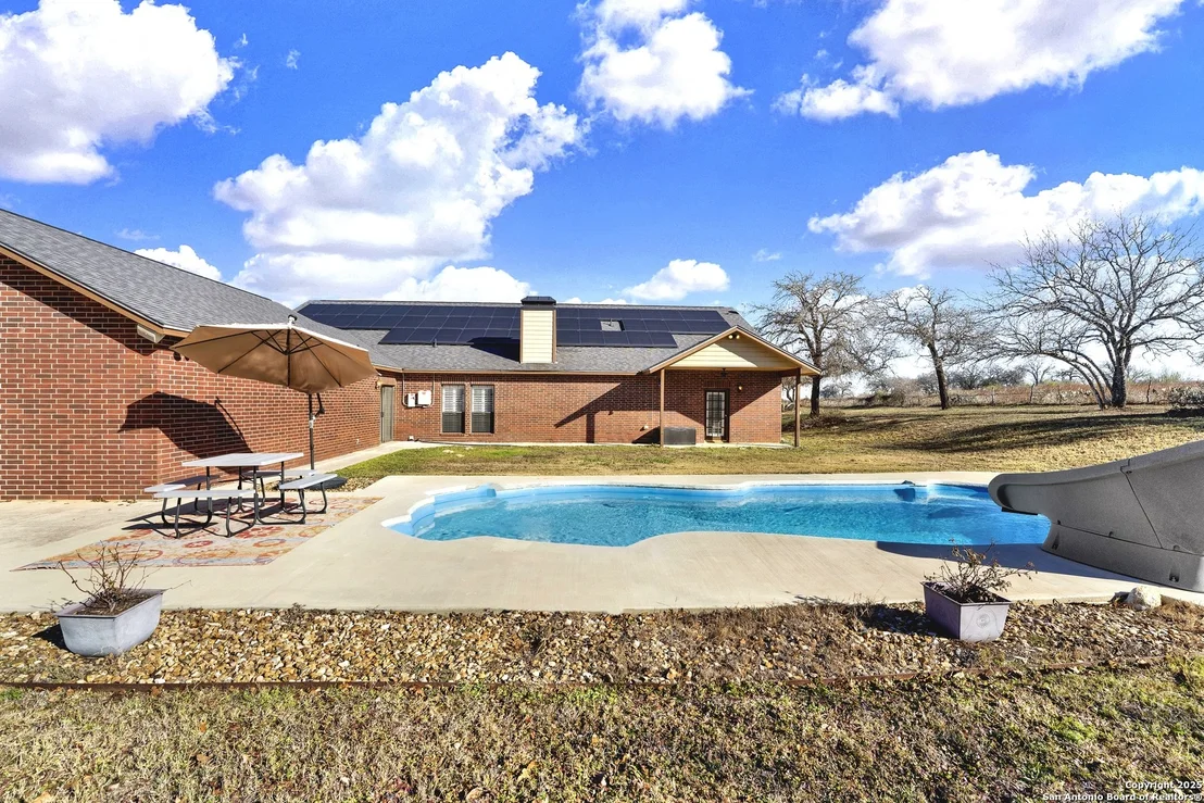 Photo of 330 TWIN OAK