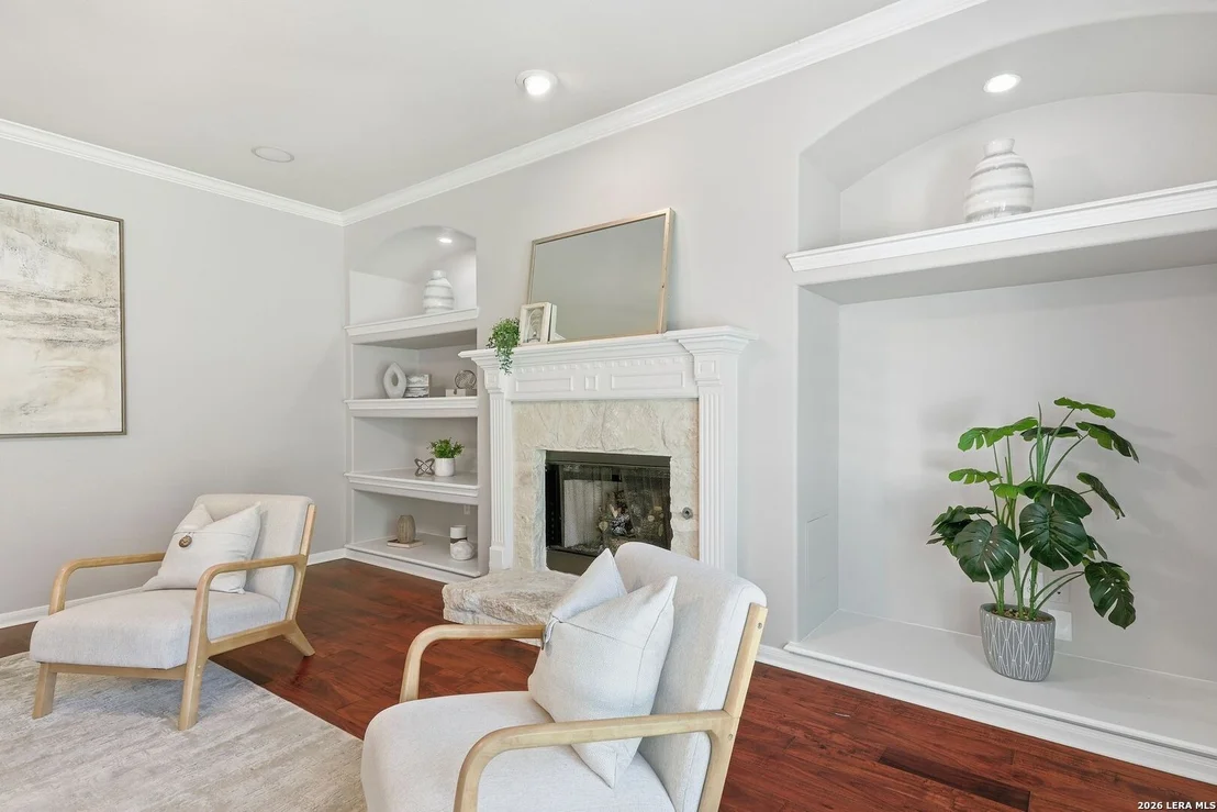 Photo of 831 Queens Oak