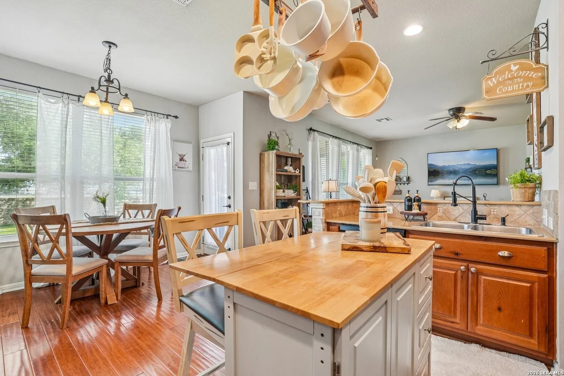 Photo of 990 OAK PARK