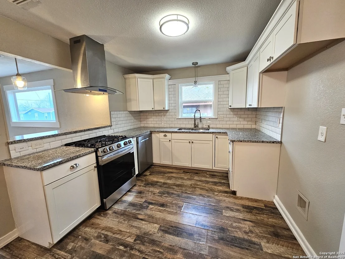 Photo of 4751 Lark