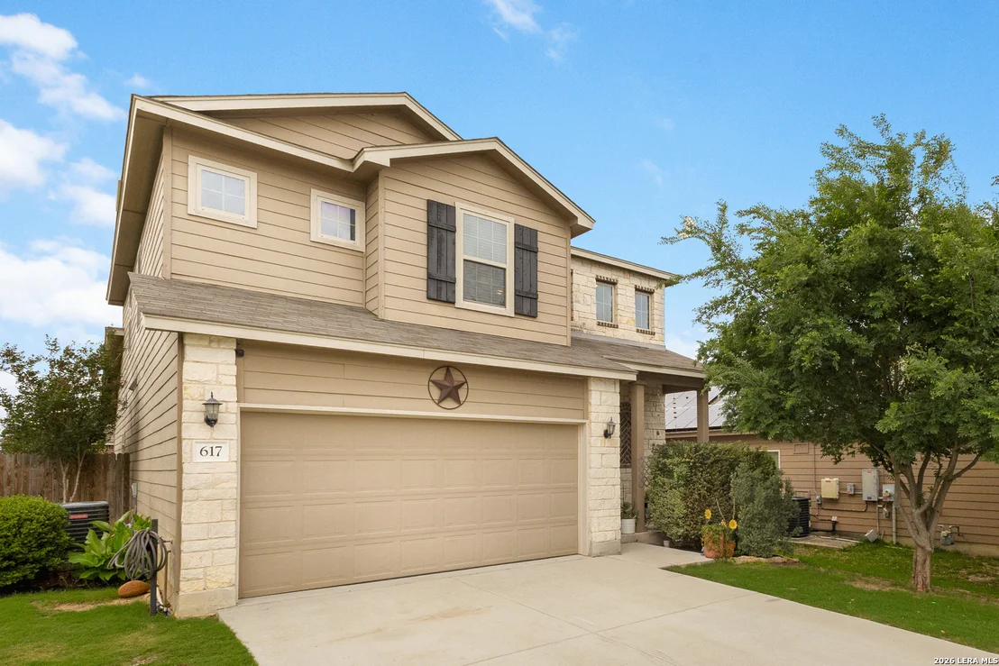 Photo of 617 COMMUNITY DR