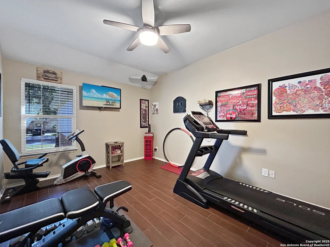 Photo of 1637 Circle Oak
