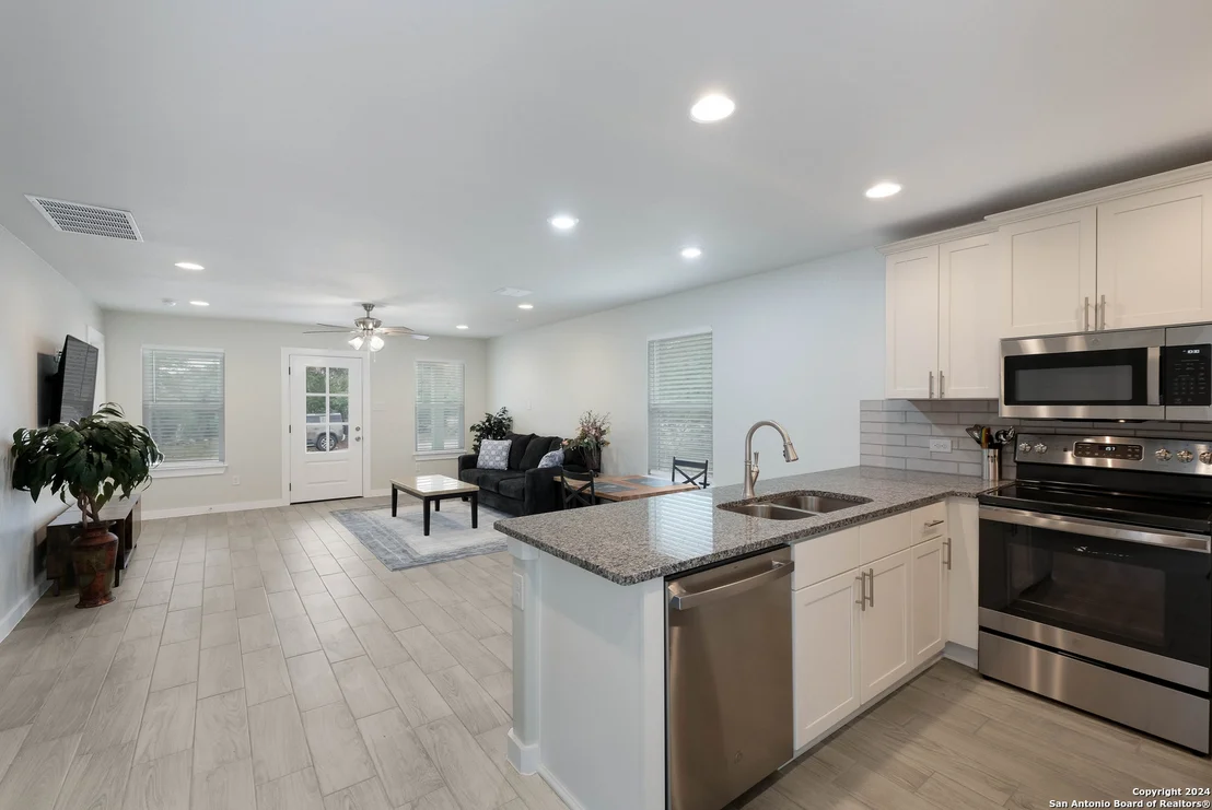 Photo of 261 Northeast Dr