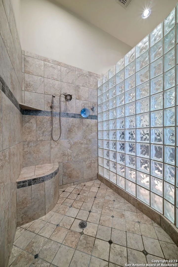 Photo of 8 Benchwood Cir