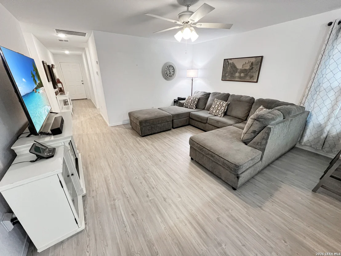 Photo of 1072 Shutter Way