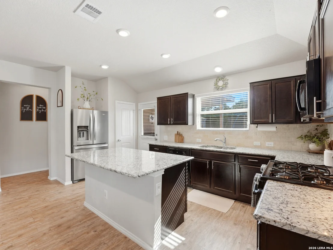 Photo of 32116 Macey Oak