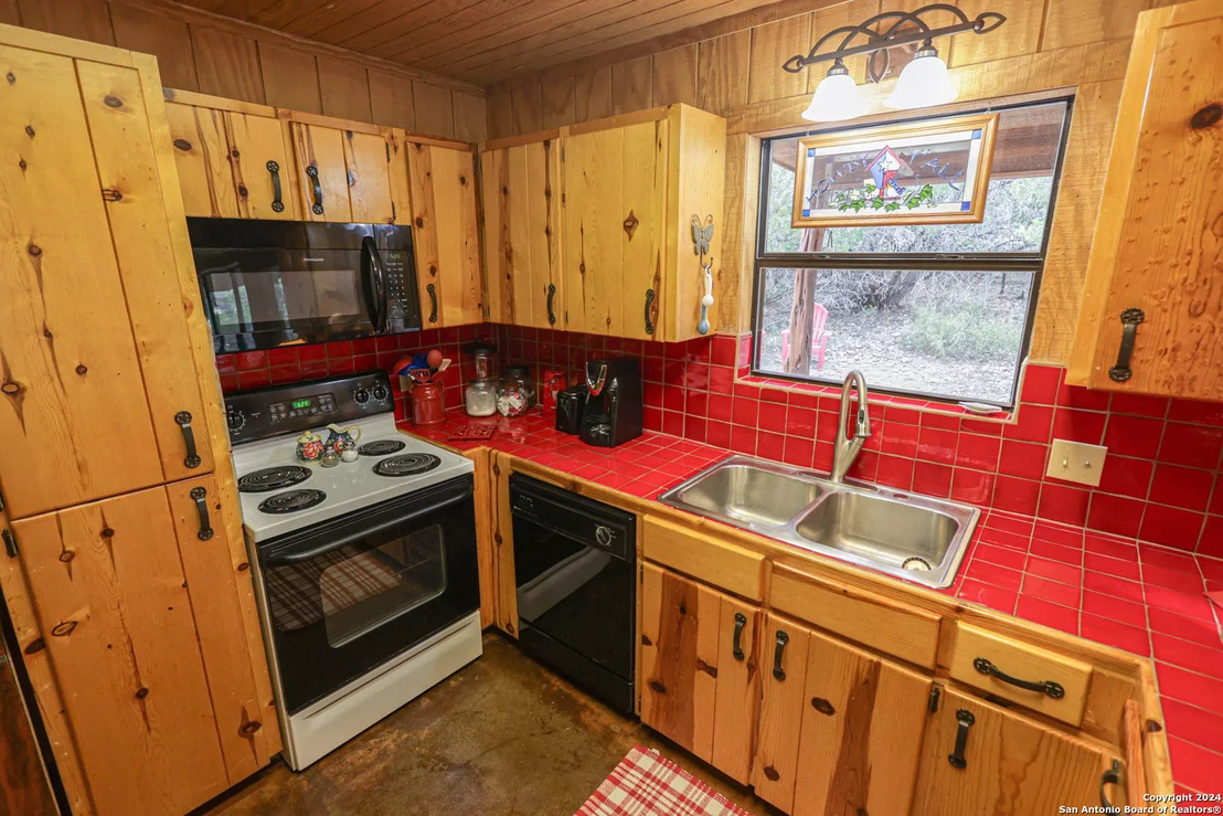 Photo of 1177 RIVER RD
