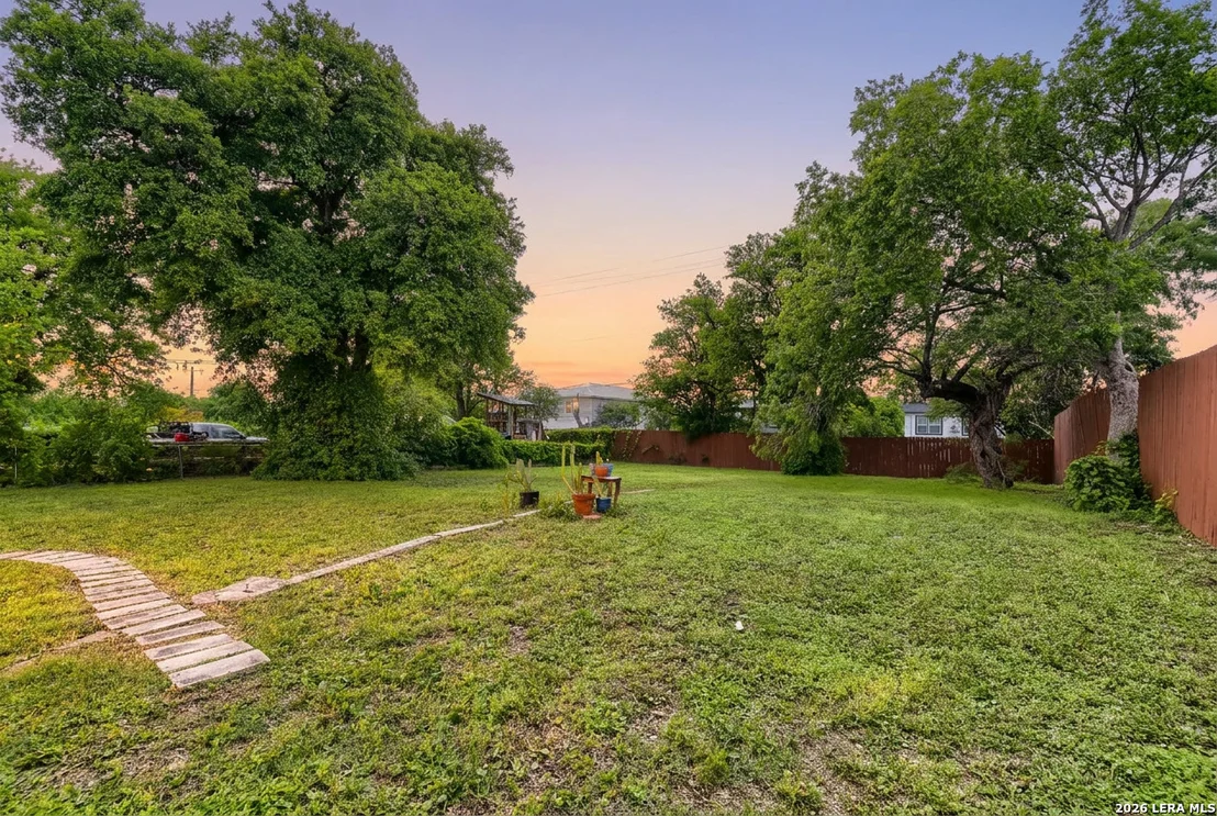Photo of 527 Eleanor Ave