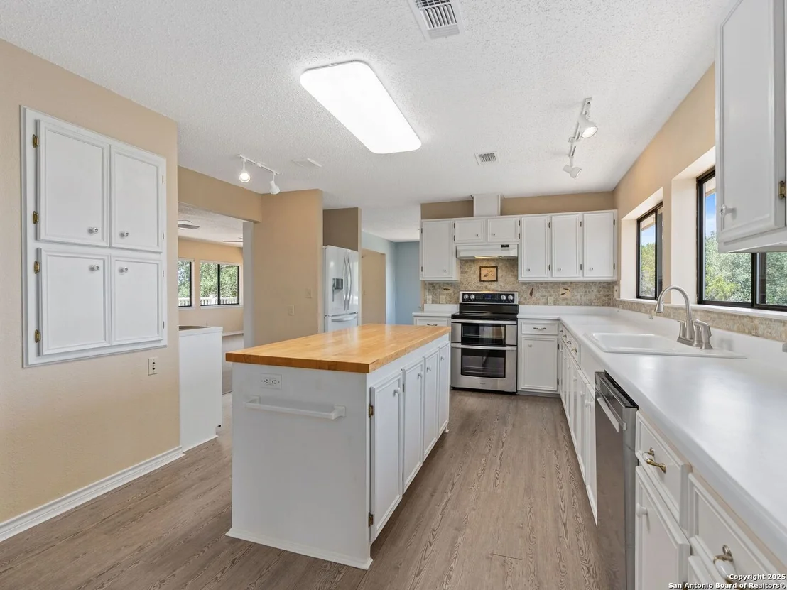 Photo of 200 Cedar Park