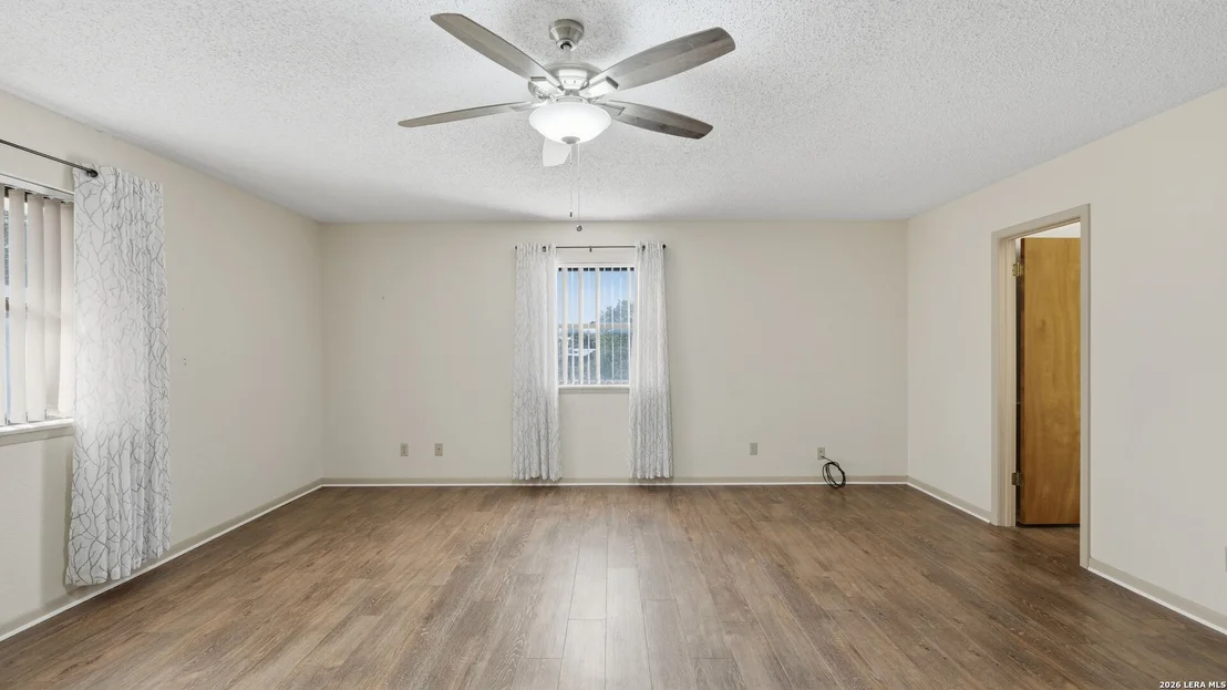Photo of 132 W Outer Dr