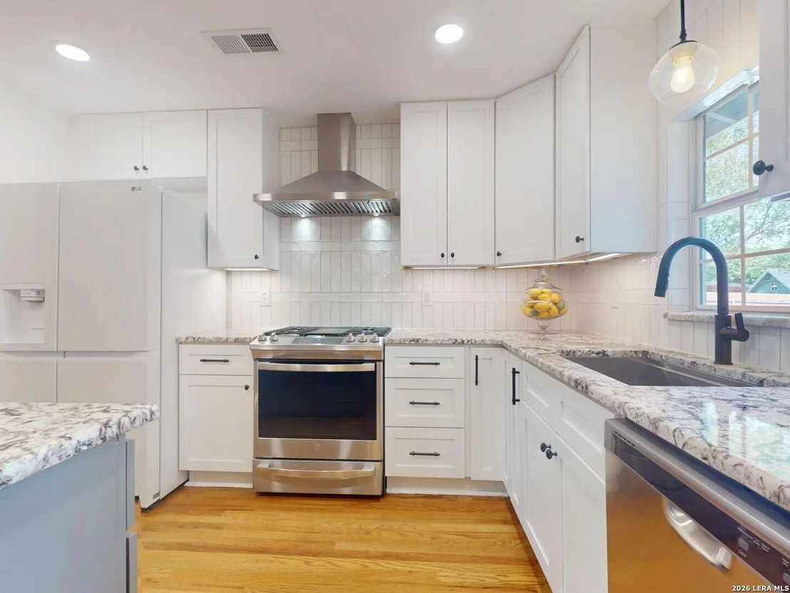 Photo of 126 BREES BLVD