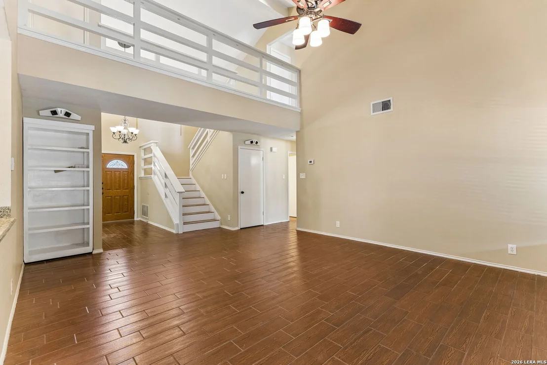 Photo of 2127 Oak Bnd