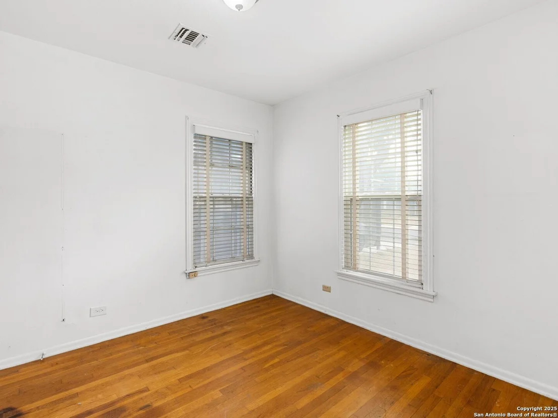 Photo of 231 Middlebury