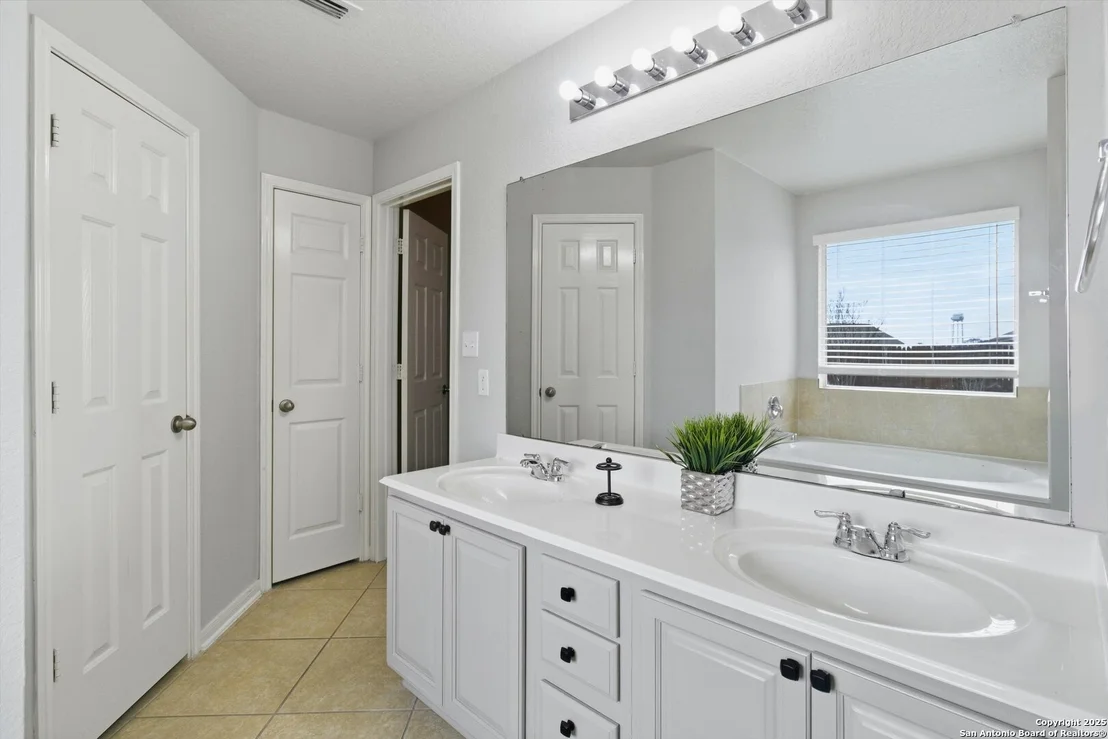 Photo of 8242 Pioneer Oak