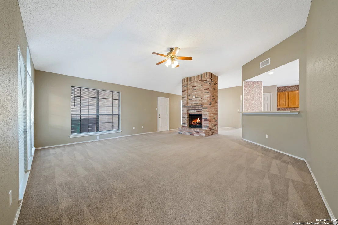 Photo of 940 Hedgestone