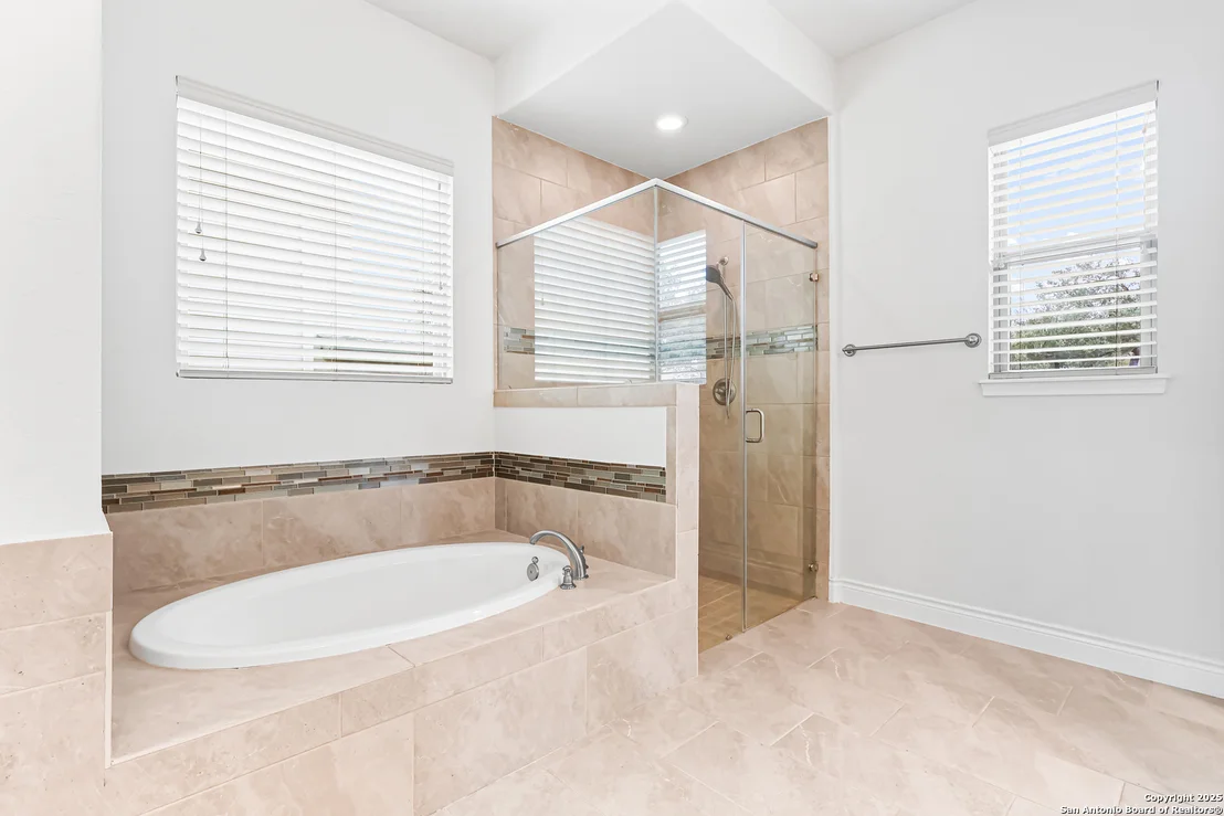 Photo of 427 Evans Oak