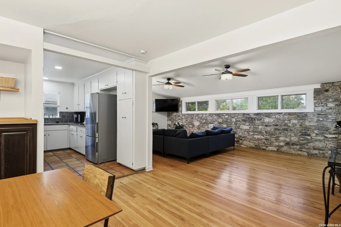 Photo of 326 Burnside Dr