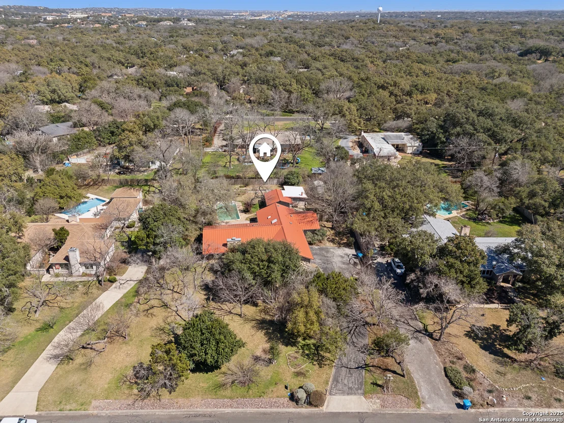 Photo of 122 Long Bow Rd.