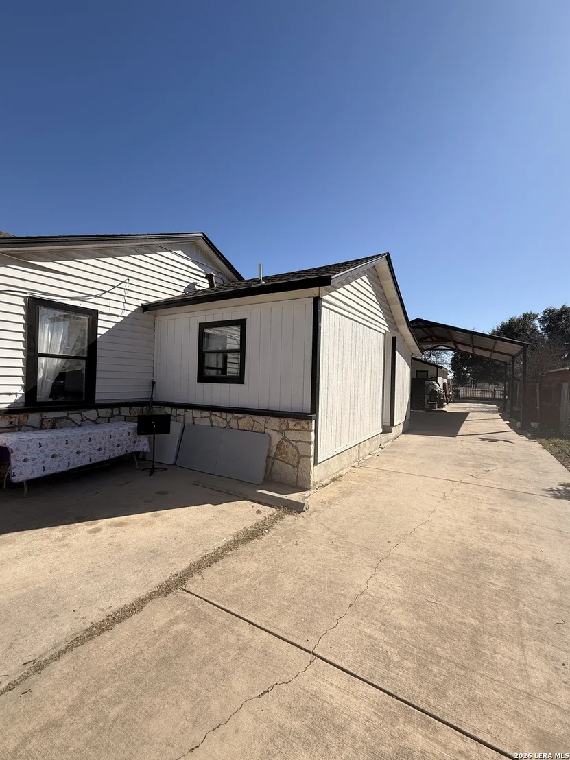 Photo of 834 W Baetz